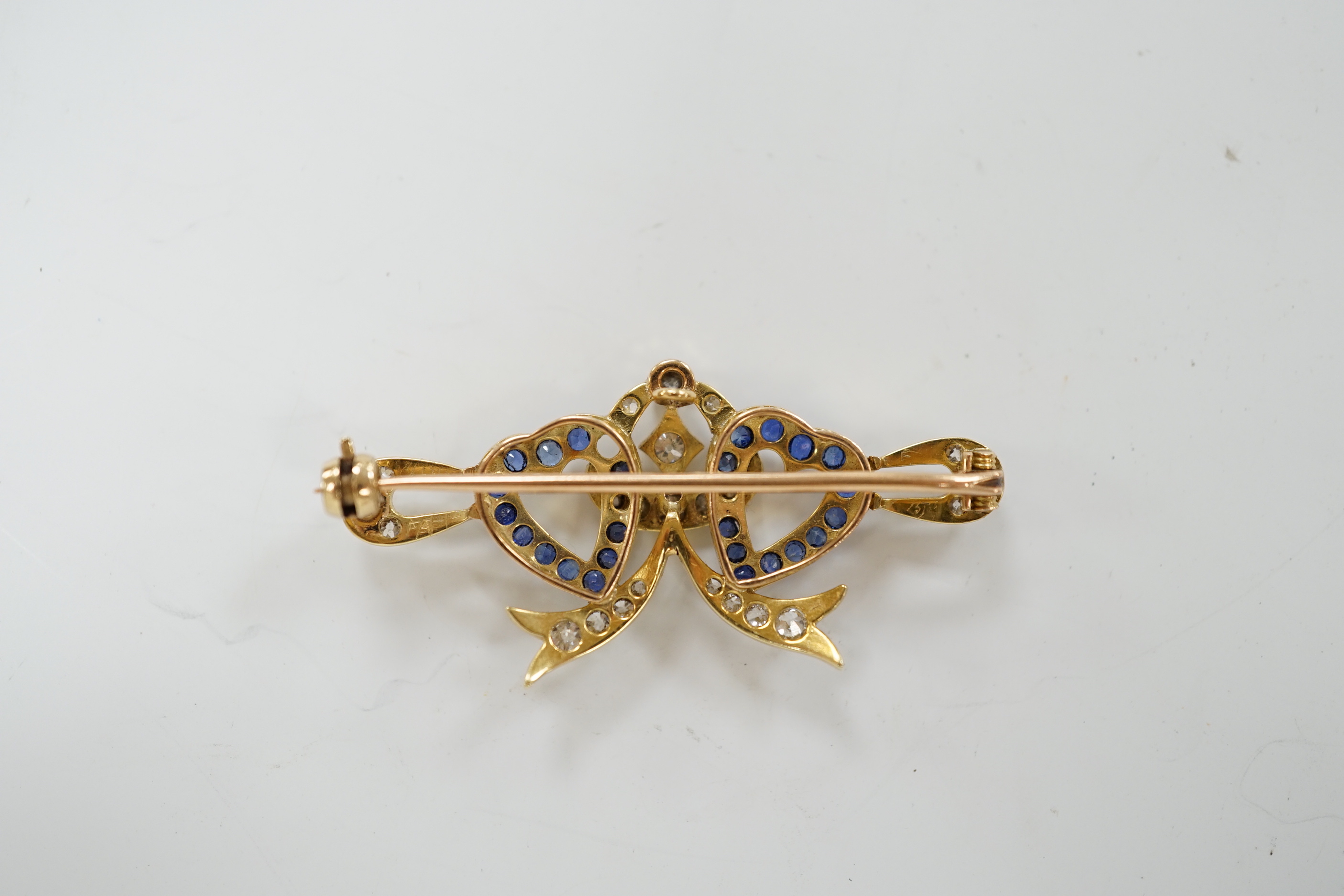 A yellow metal, sapphire and diamond set twin hearts bar brooch, 41mm, gross weight 4.8 grams.